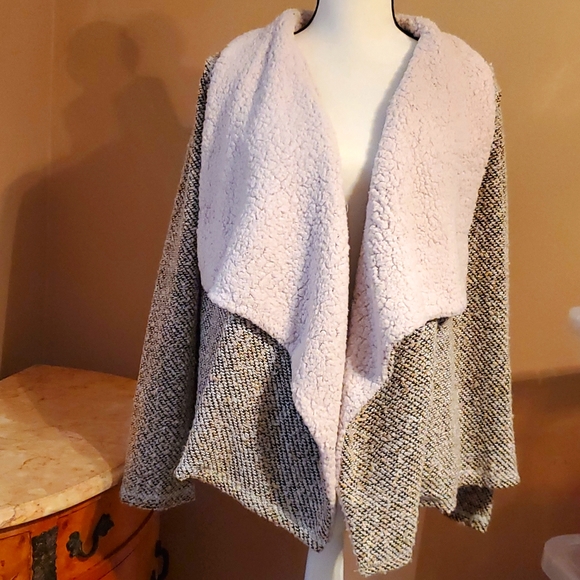 Sweater - Picture 1 of 7